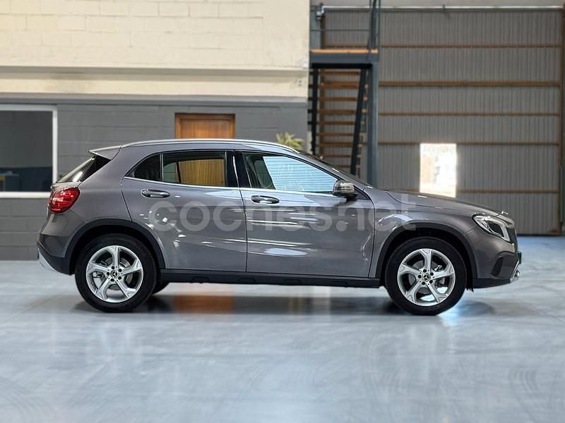 Usado Mercedes GLA180 122 CV (89 kW) 2018 Gris / plata SUV