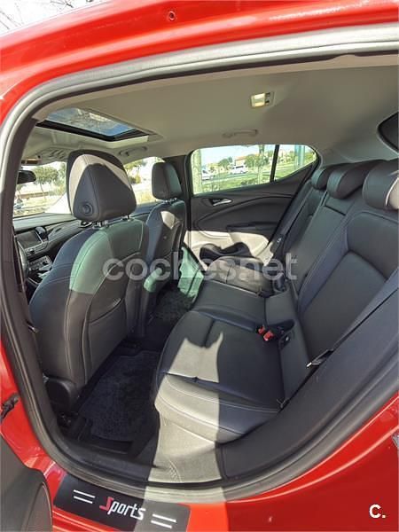 Usado Opel Astra 136 CV (100 kW) 2018 Rojo Berlina