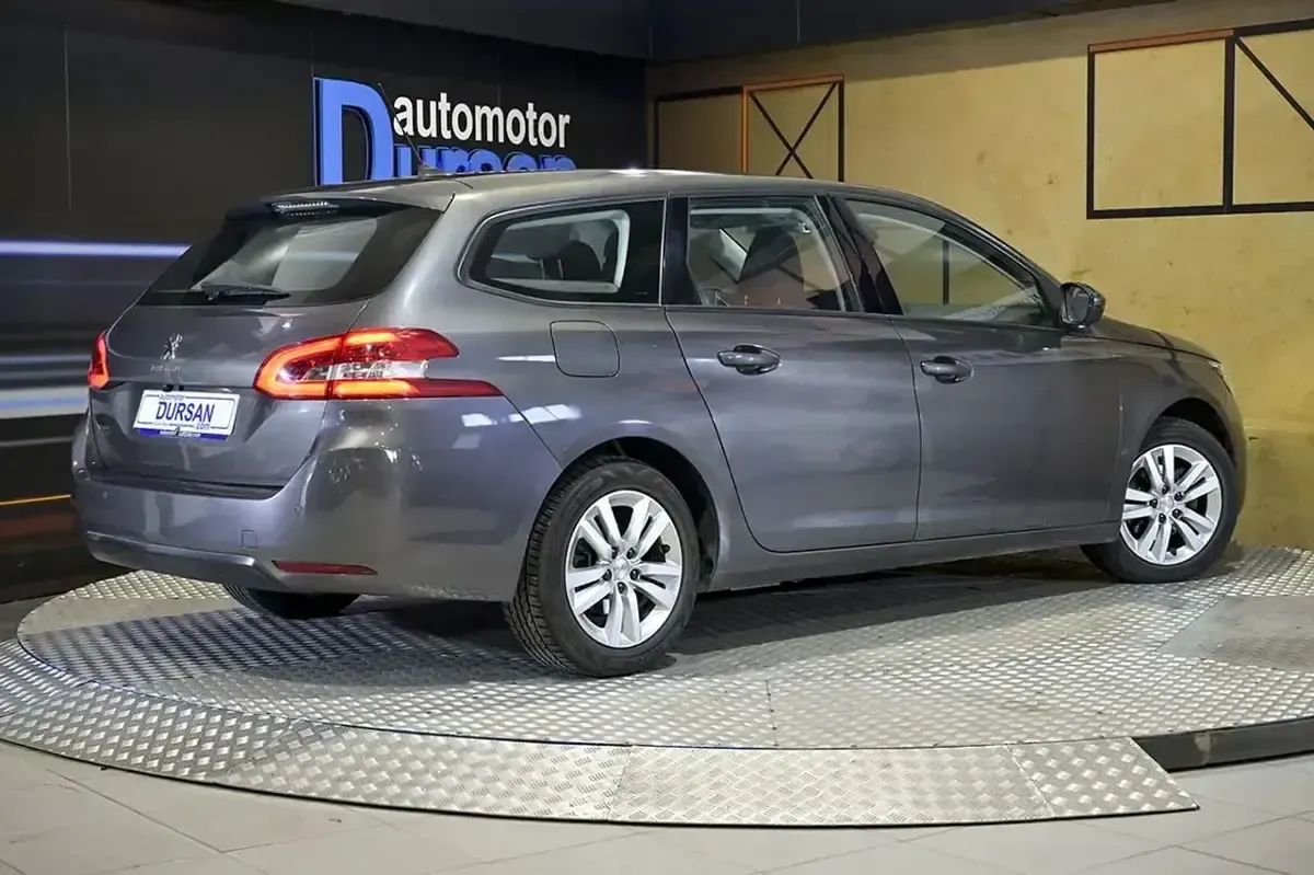 Usado Peugeot 308 SW Allure 131 CV (96 kW) 2018 Gris Familiar