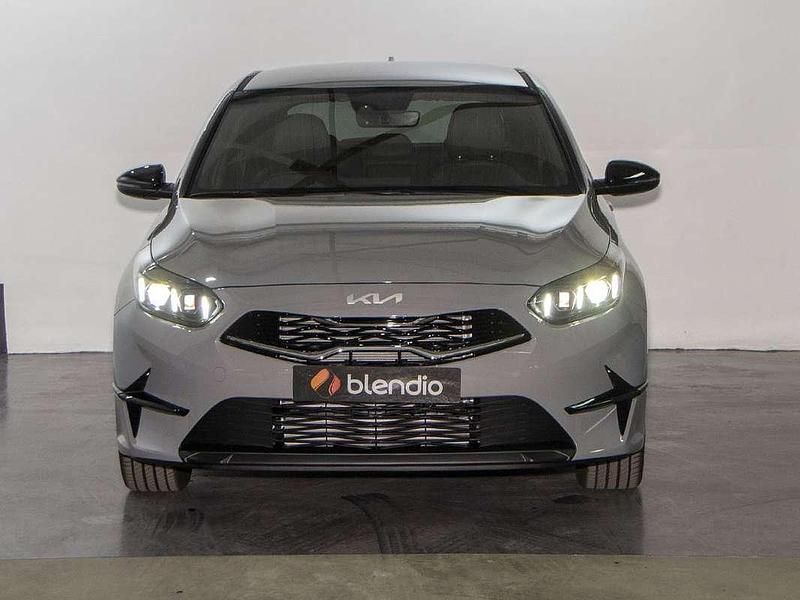 Gris Usado 2023 Kia Ceed GT GT-Line Utilitario | 20.990 € (Precio justo) - Imagen 1/4