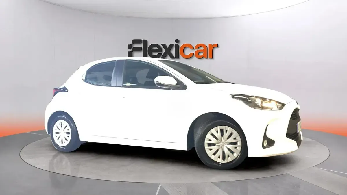 Usado Toyota Yaris Comfort 72 CV (52 kW) 2023 Blanco Utilitario