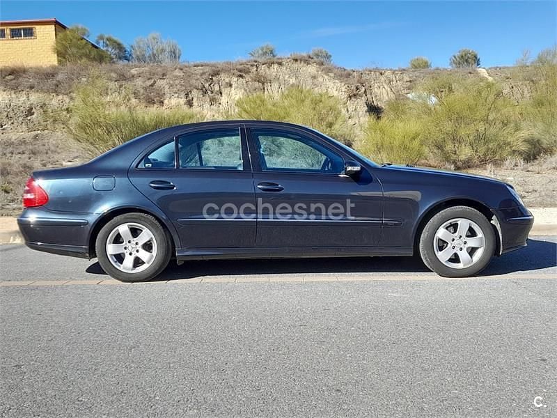 Usado Mercedes E280 Avantgarde 190 CV (139 kW) 2005 Azul Berlina
