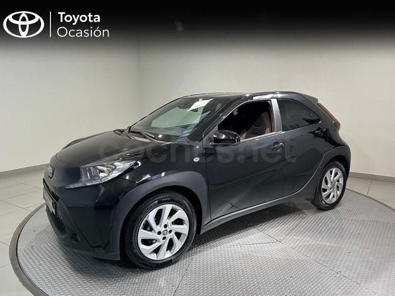 Usado Toyota Aygo X Play 72 CV (52 kW) 2022 Negro SUV