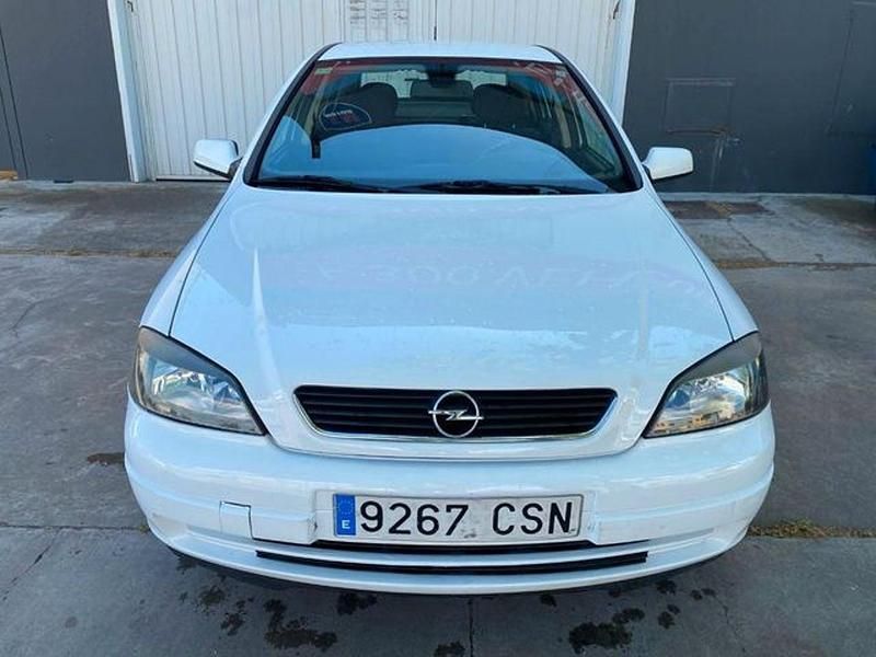 Usado Opel Astra Edition 80 CV (58 kW) 2004 Blanco Berlina