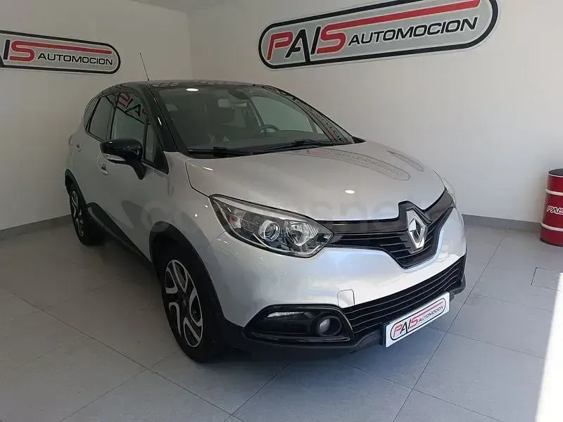 Usado Renault Captur Intens 90 CV (66 kW) 2014 Gris / plata SUV
