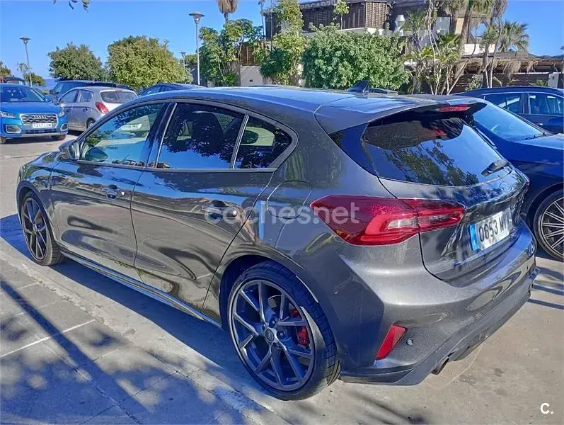 Usado Ford Focus ST 280 CV (205 kW) 2025 Gris / plata Berlina