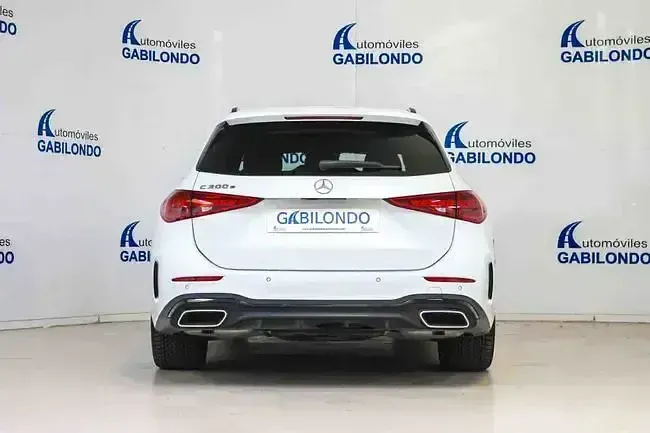 Usado Mercedes C300e 313 CV (230 kW) 2022 Blanco Familiar