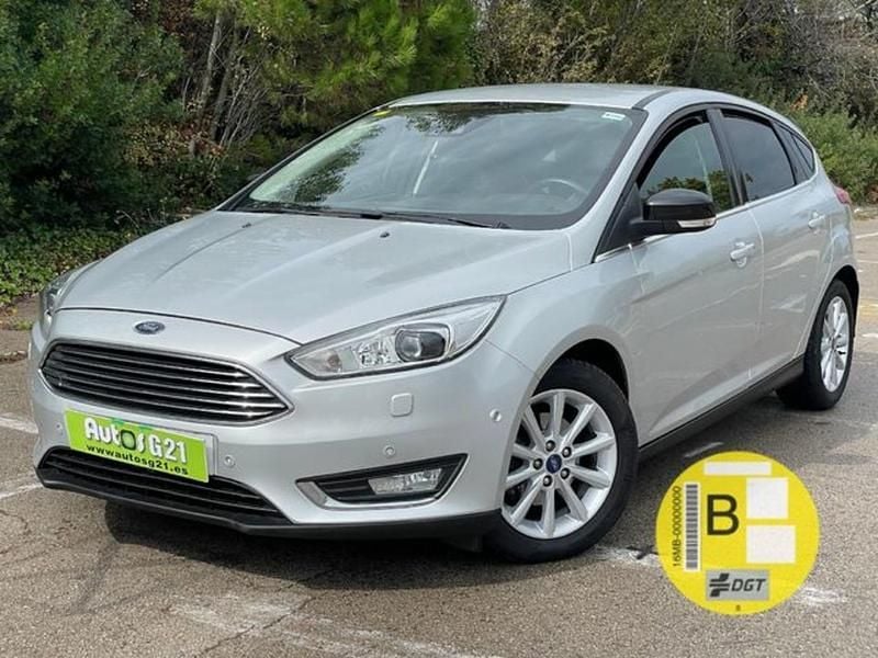 Gris / plata Usado 2015 Ford Focus Titanium Berlina | 9499 € (Buen precio) - Imagen 1/4