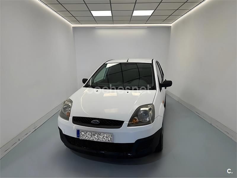 Blanco Usado 2008 Ford Fiesta Ambiente Utilitario | 4500 € (Un poco caro) - Imagen 1/1