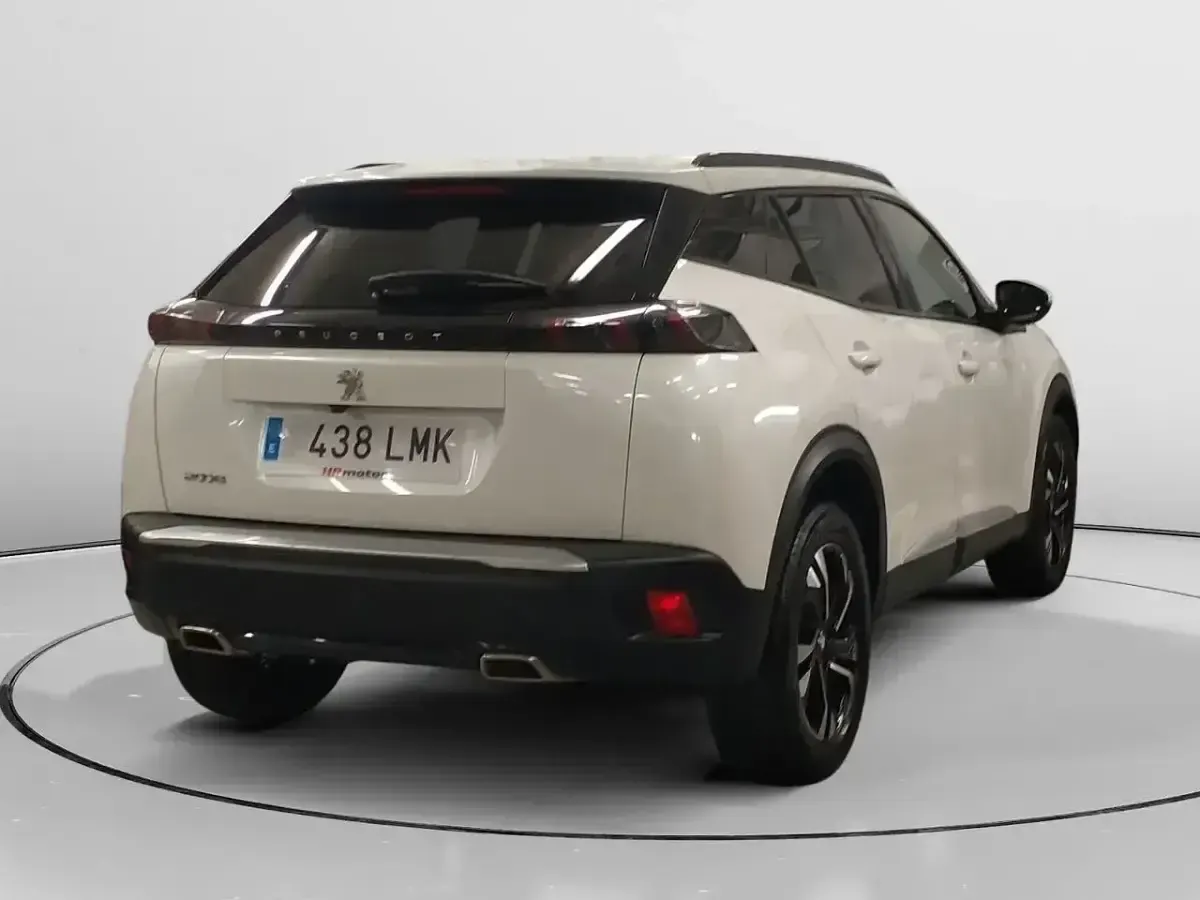 Usado Peugeot 2008 Allure 130 CV (95 kW) 2021 Blanco SUV