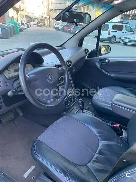 Usado Mercedes A170 Classic 90 CV (66 kW) 2001 Negro Monovolumen