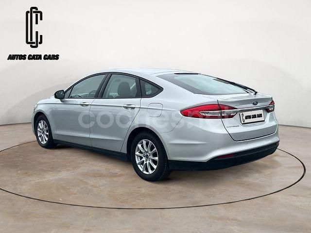 Usado Ford Mondeo Trend 150 CV (110 kW) 2019 Gris / plata Berlina