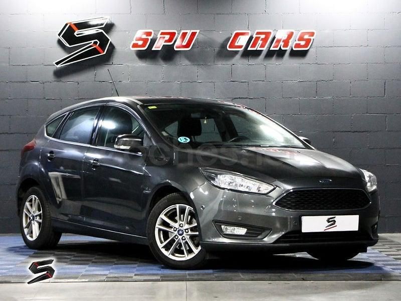 Usado Ford Focus Trend 125 CV (91 kW) 2016 Gris / plata Berlina