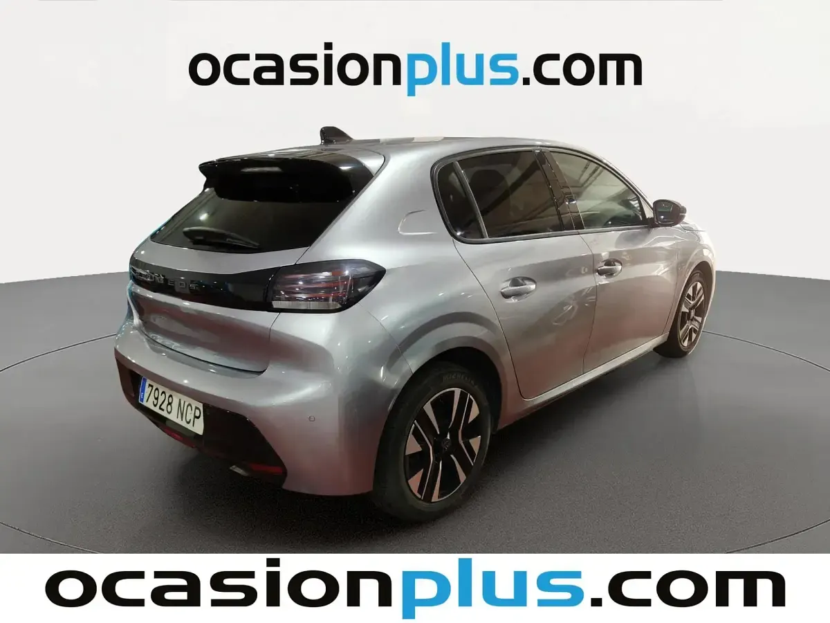 Usado Peugeot 208 Allure 100 CV (73 kW) 2025 Gris Utilitario