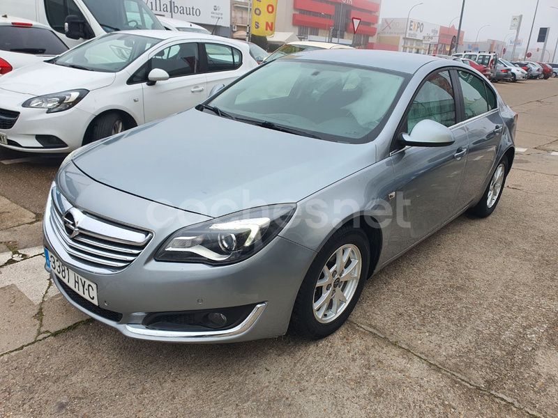 Usado Opel Insignia Selective 120 CV (88 kW) 2014 Gris / plata Berlina