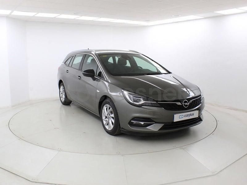 Usado Opel Astra Elegance 145 CV (106 kW) 2020 Gris espacial (perlado) Familiar