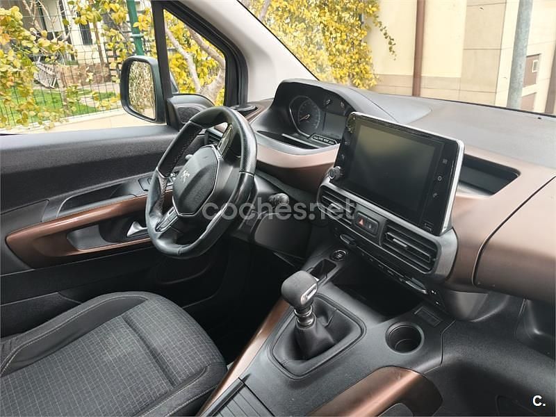 Usado Peugeot Rifter GT 130 CV (95 kW) 2022 Negro Monovolumen