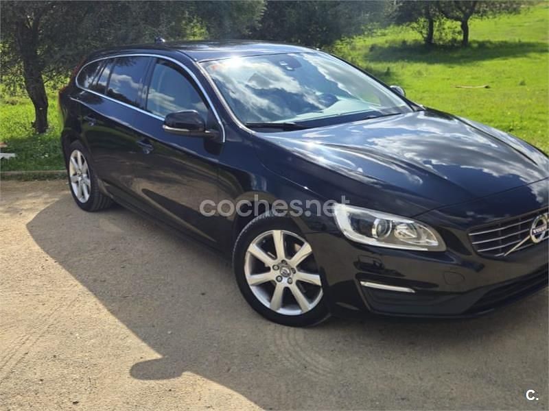 Usado Volvo V60 Momentum 150 HP (110 kW) 2017 Preto Carrinha