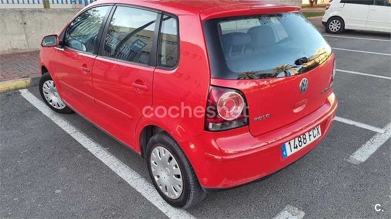 Usado VW Polo Highline 100 CV (73 kW) 2006 Rojo Utilitario