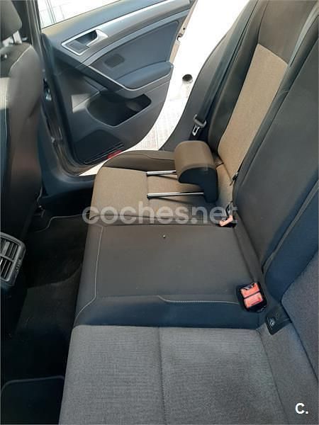 Usado VW Golf Sportsvan Advance 110 CV (80 kW) 2016 Gris / plata Monovolumen