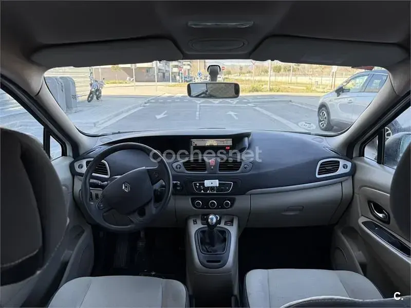 Usado Renault Scenic E-Tech Expression 105 CV (77 kW) 2010 Blanco Monovolumen