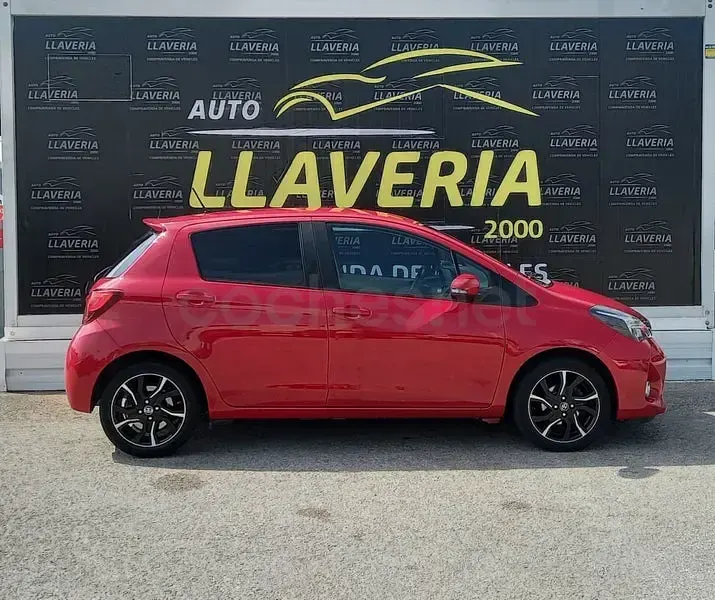 Usado Toyota Yaris 99 CV (72 kW) 2016 Rojo Berlina