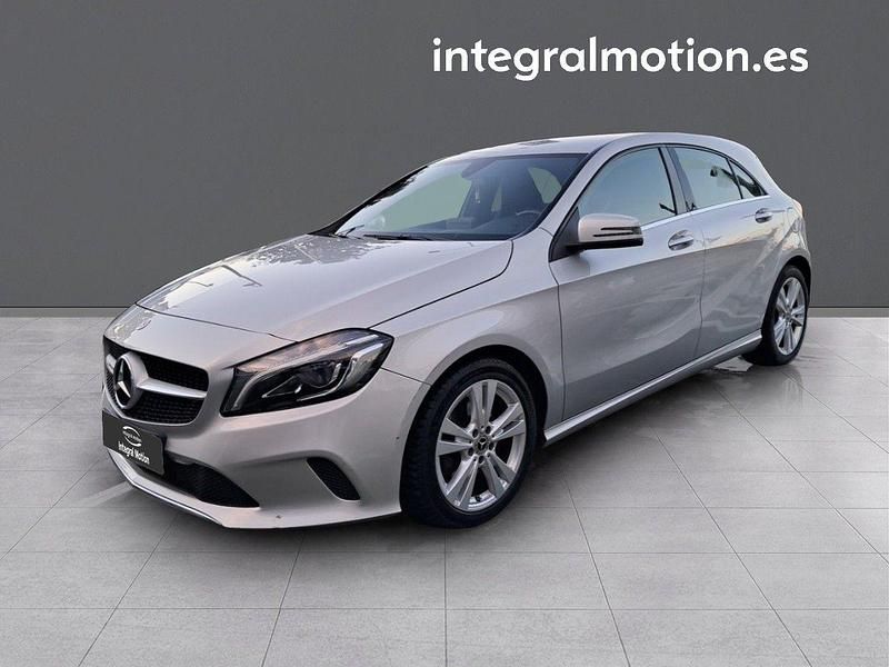 Usado Mercedes A200 136 CV (100 kW) 2018 Gris Berlina