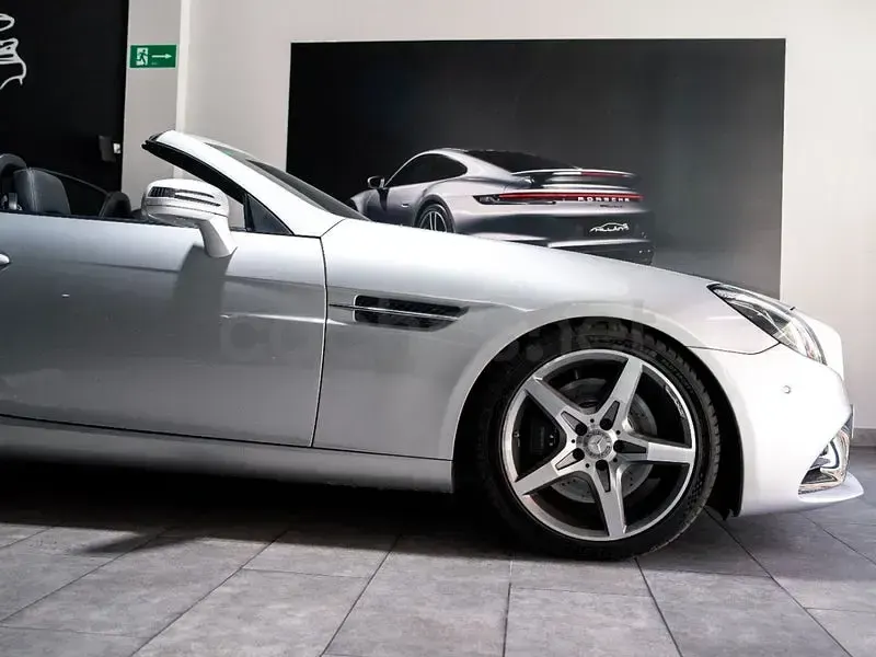 Usado Mercedes SLC250 204 CV (150 kW) 2016 Gris / plata Descapotable