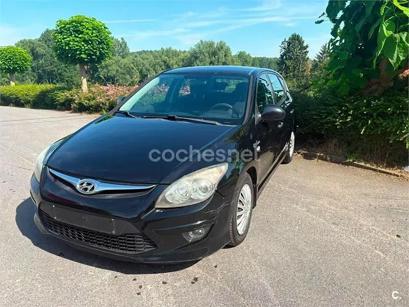 Usado Hyundai i30 Classic 90 CV (66 kW) 2011 Negro Familiar