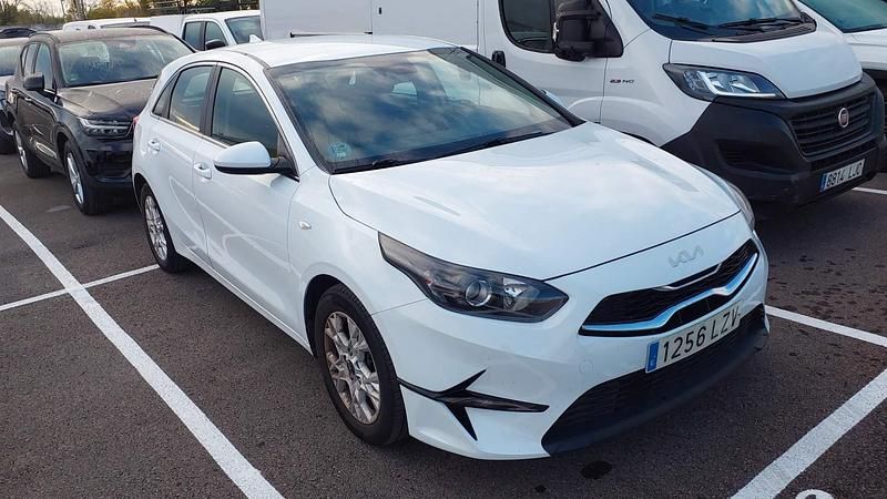Usado Kia Ceed 101 CV (74 kW) 2022 Blanco Utilitario