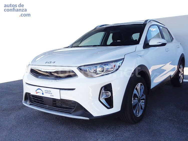 Blanco Usado 2023 Kia Stonic SUV | 17.900 € (Un poco caro) - Imagen 1/4