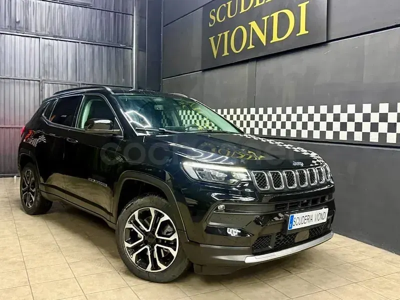 Usado Jeep Compass Limited 190 CV (139 kW) 2023 Gris / plata SUV