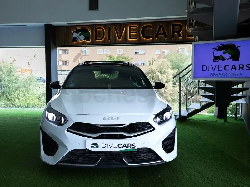 Usado Kia Ceed GT GT-Line 160 CV (117 kW) 2021 Blanco Familiar