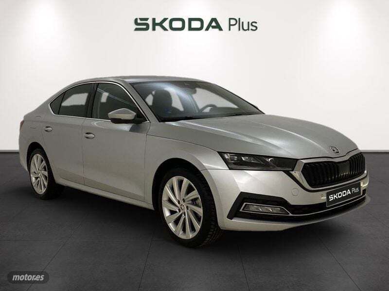 Plateado Usado 2022 Skoda Octavia Style Berlina | 24.690 € - Imagen 1/4
