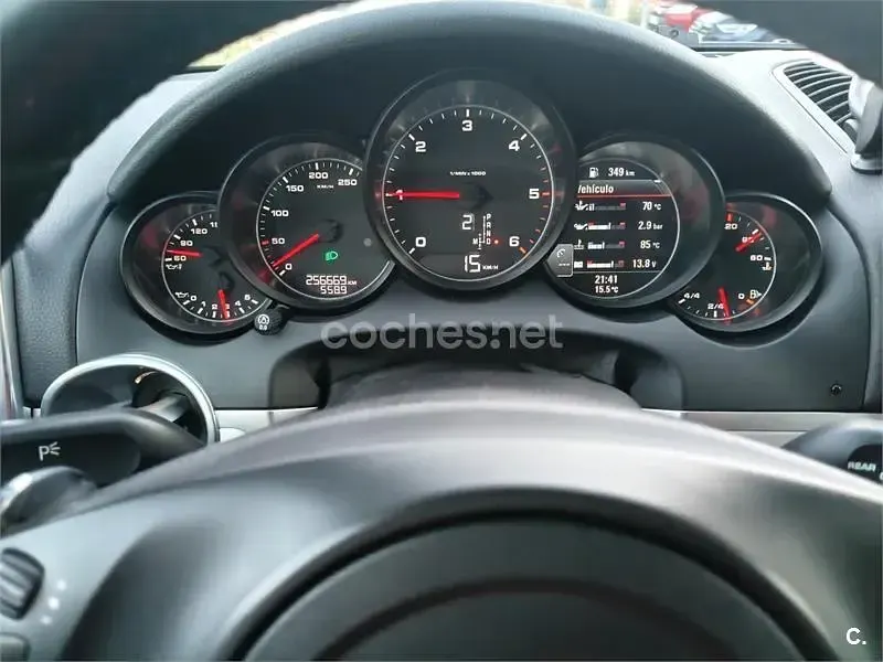 Usado Porsche Cayenne 240 CV (176 kW) 2012 Gris / plata SUV