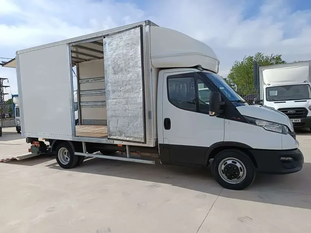 Usado Iveco Daily 159 CV (116 kW) 2021 Blanco Van