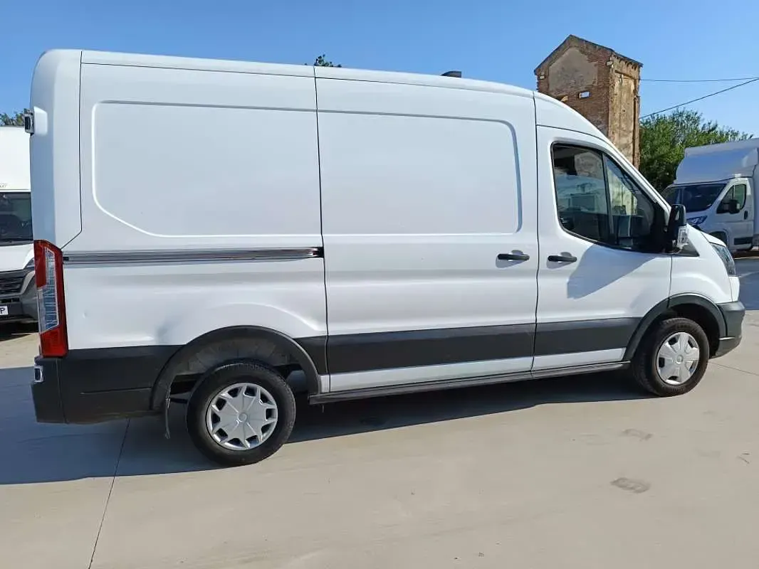 Usado Ford Transit Trend 131 CV (96 kW) 2022 Blanco Van