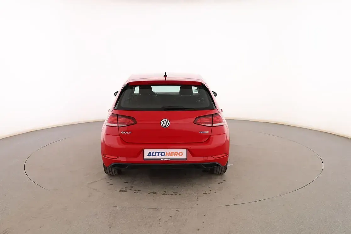 Usado VW Golf VII Edition 130 CV (95 kW) 2020 Rojo Utilitario