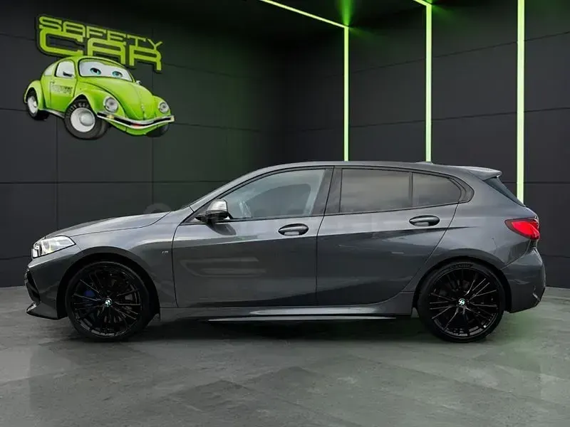 Usado BMW M135 Shadowline 306 CV (225 kW) 2020 Gris / plata Utilitario