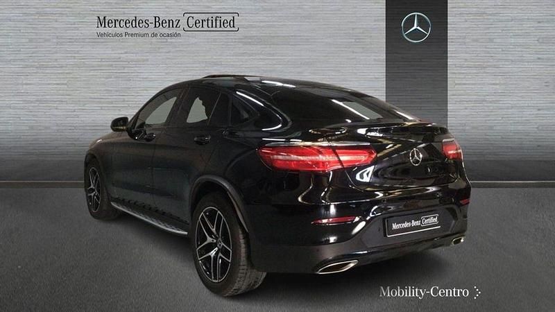 Usado Mercedes GLC250 AMG line 211 CV (155 kW) 2018 Pintura unicolor negra Coupe