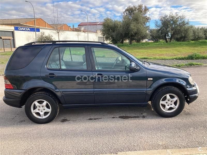 Usado Mercedes ML270 163 CV (119 kW) 2000 Verde SUV