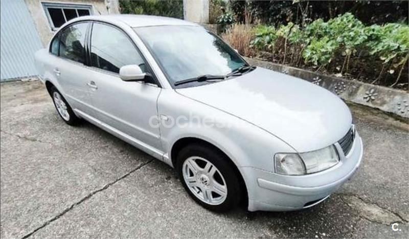 Usado VW Passat Highline 130 CV (95 kW) 1999 Gris / plata Berlina