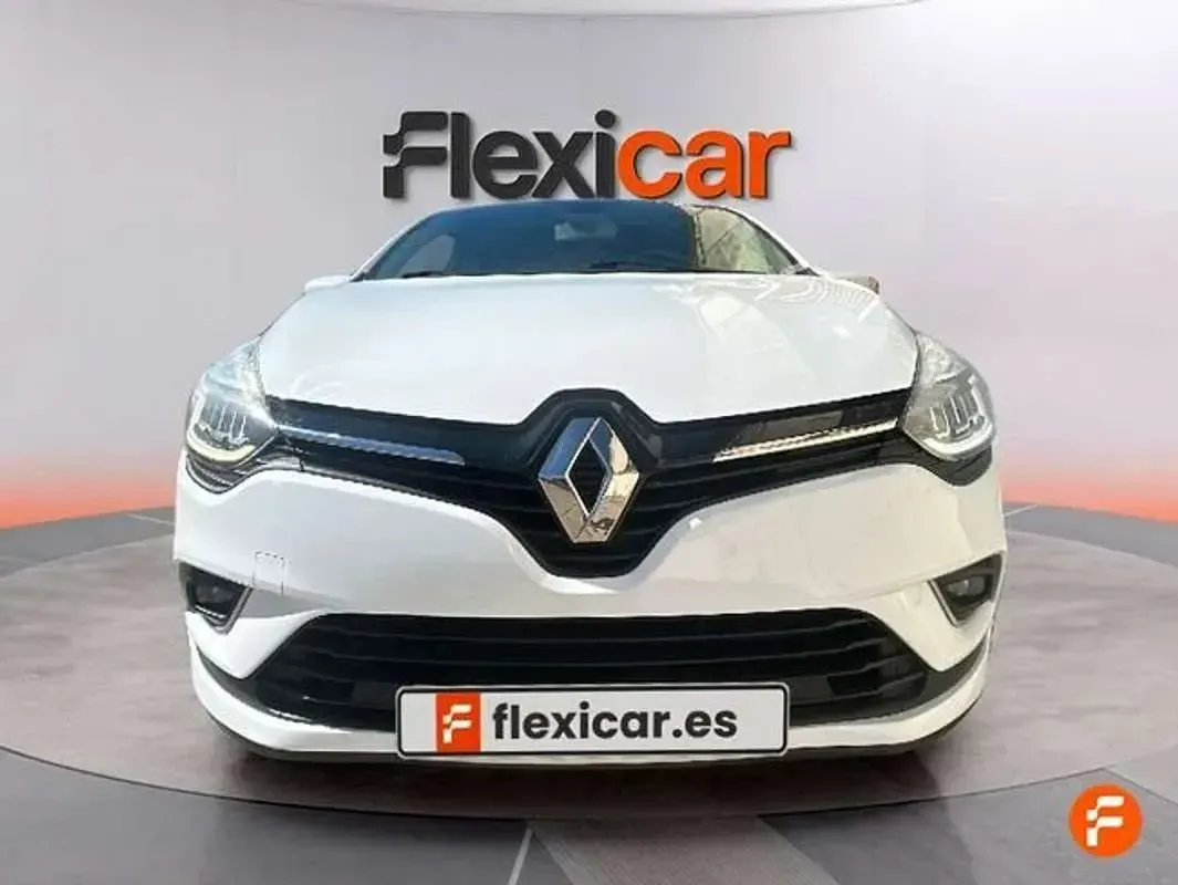Usado Renault Clio Zen 120 CV (88 kW) 2018 Blanco Familiar