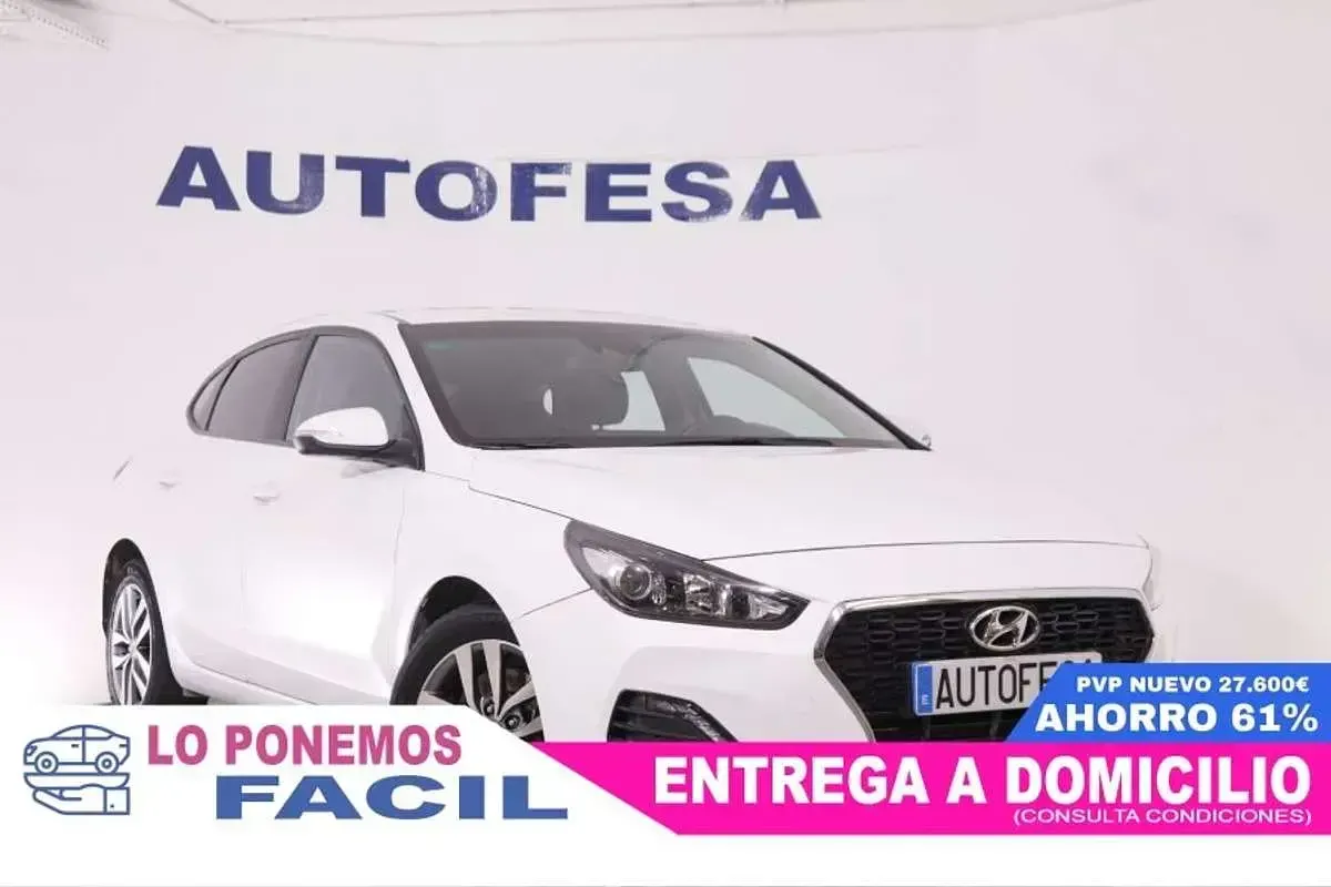 Usado Hyundai i30 120 CV (88 kW) 2018 Blanco Berlina