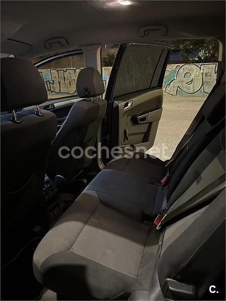 Usado Opel Zafira Enjoy Plus 110 CV (80 kW) 2011 Violeta / lila Monovolumen