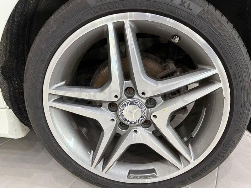 Usado Mercedes A180 AMG line 122 CV (89 kW) 2015 Blanco Berlina