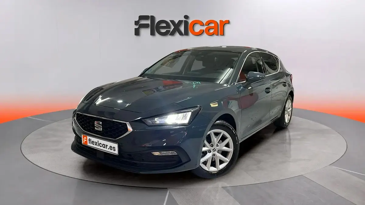 Usado Seat Leon Style 116 CV (85 kW) 2025 Gris Familiar