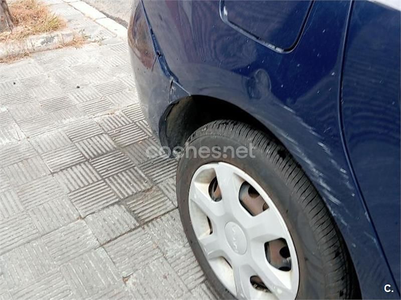 Usado Dacia Logan Ambiance 75 CV (55 kW) 2015 Azul Berlina