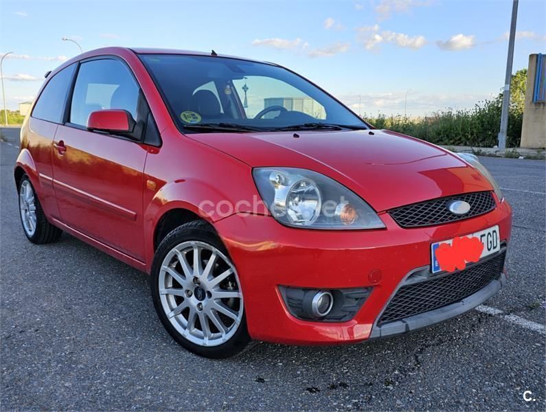 Rojo Usado 2006 Ford Fiesta Sport Utilitario | 2900 € (Precio justo) - Imagen 1/4