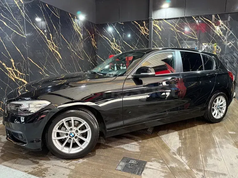 Usado BMW 116 Comfort Edition 109 CV (80 kW) 2019 Negro Utilitario